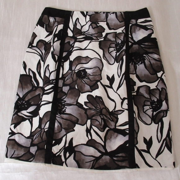 FLORAL Premise linen/Rayon blend size 4 skirt - Picture 10 of 10